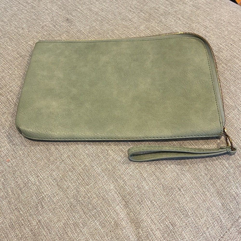 Soft Green Universal Thread Wristlet - image 2